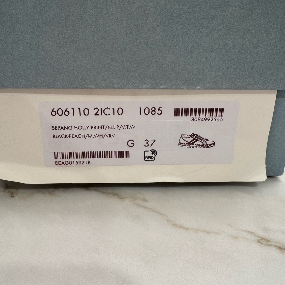 Gucci Floral Black and White Shoes - Picture 3 of 10